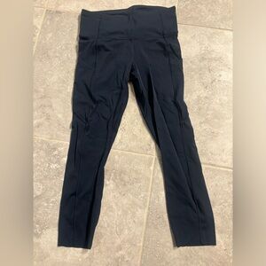Fast and Free high rise crop 23” size 6 Navy